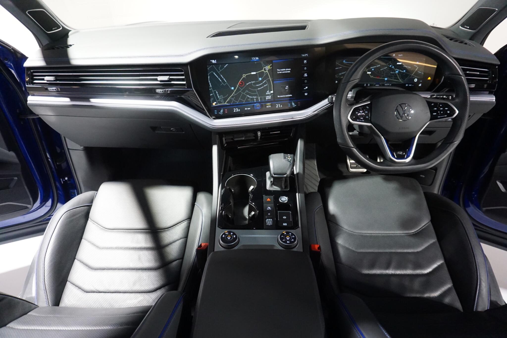 Volkswagen Touareg 3.0 V6 TSI eHybrid 14.3kWh R SUV 5dr Petrol Plug-in Hybrid Tiptronic 4Motion Euro 6 (s/s) (462 ps)